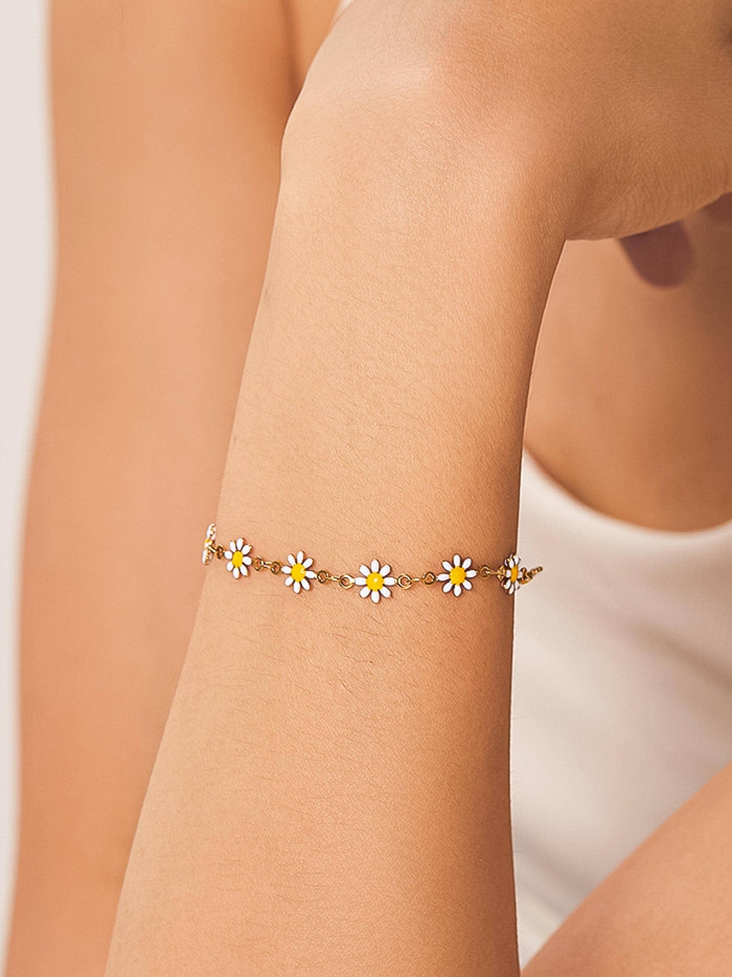 Lea Daisy Chain Bracelet