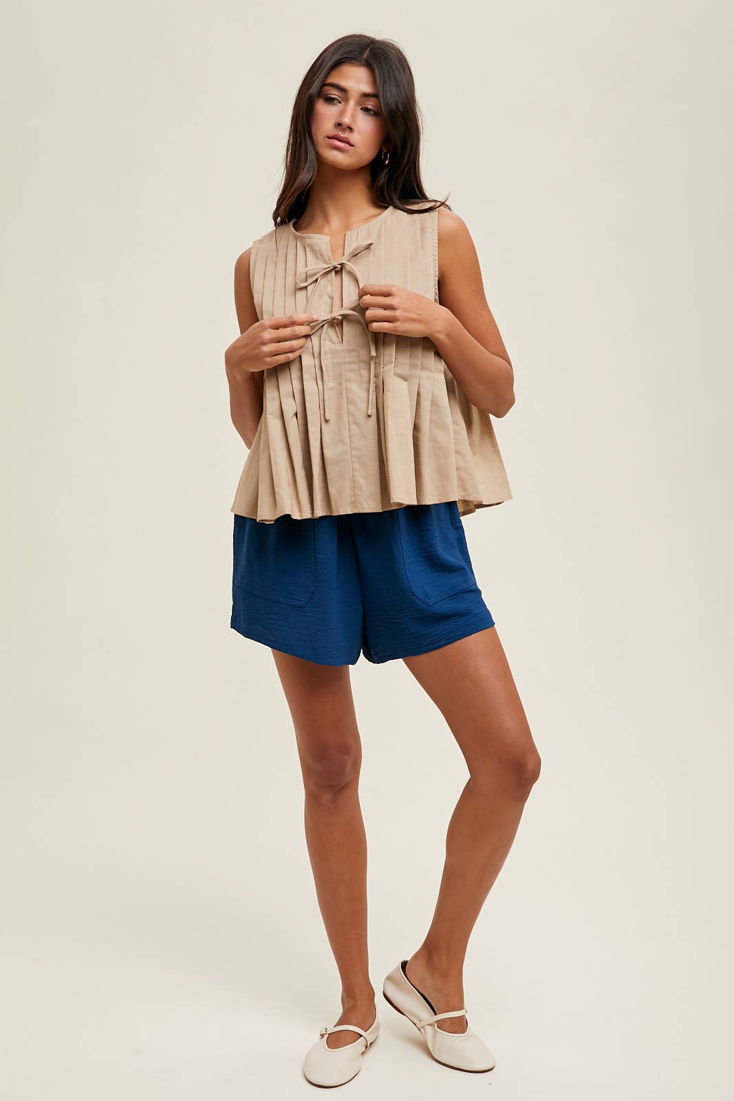BOW DETAIL SLEEVELESS PLEATED TOP