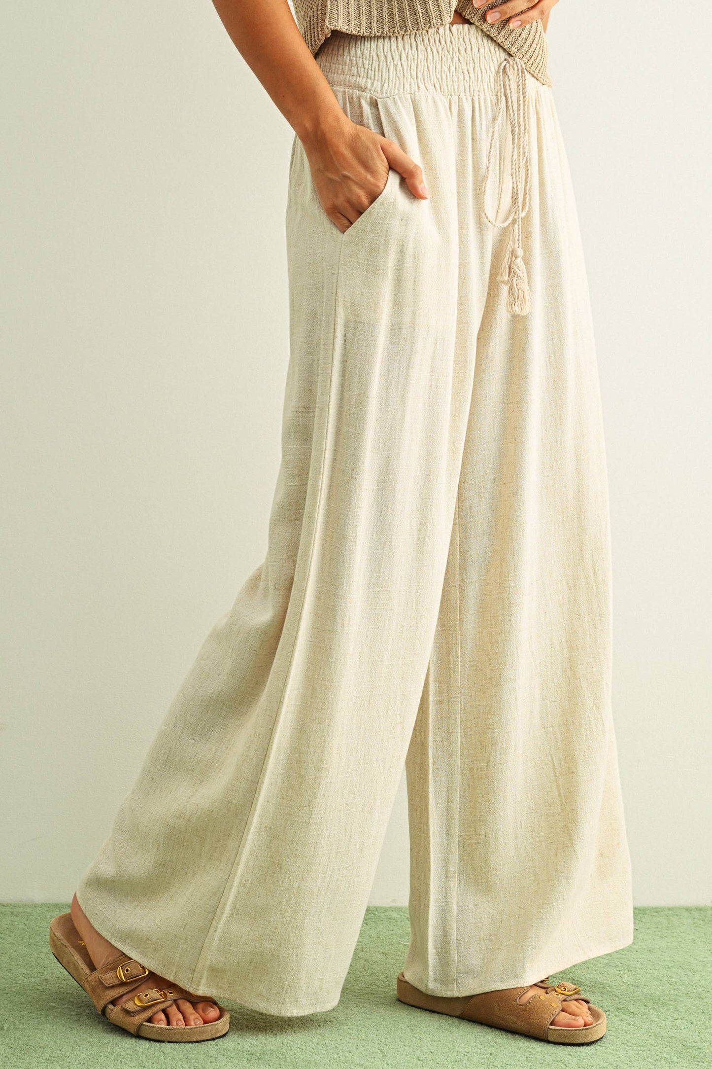COTTON LINEN SMOCKED WAIST PANTS WITH TASSEL
