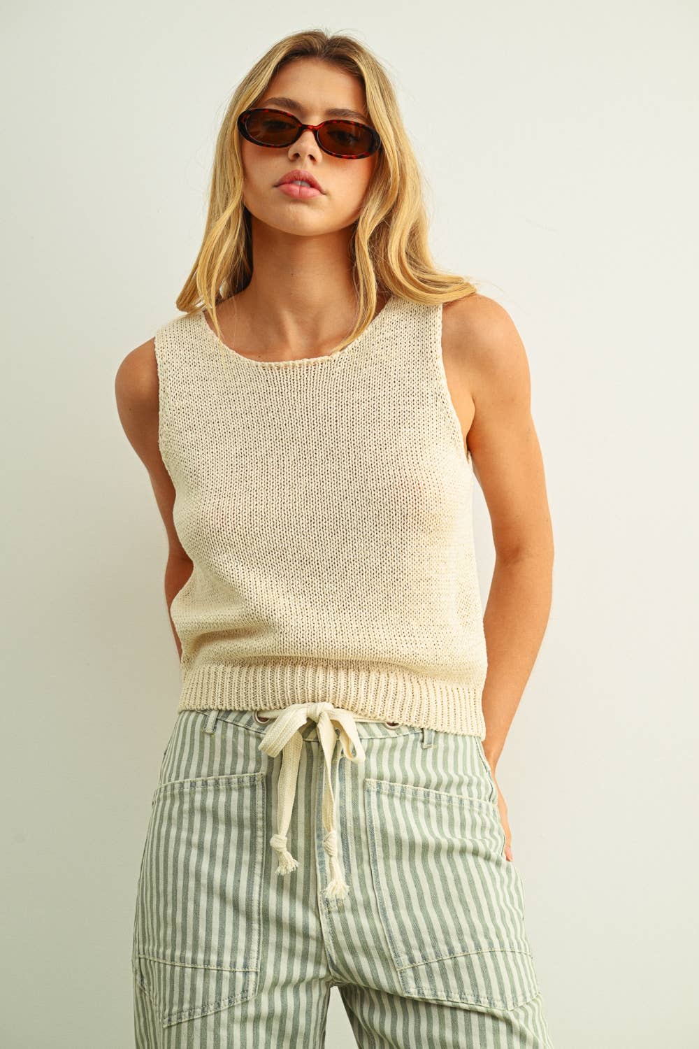 SLEEVELESS ROUNDNECK KNITTED TOP