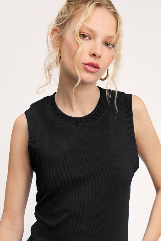 Stretchy Basic Ribbed Sleeveless Crew Neck Top