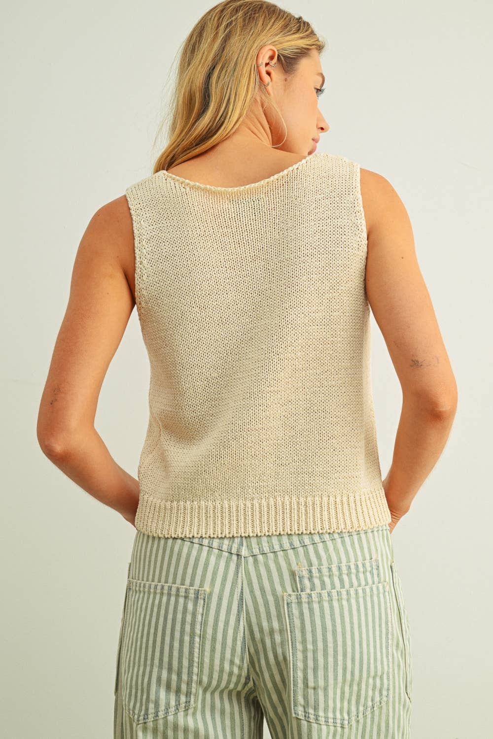 SLEEVELESS ROUNDNECK KNITTED TOP