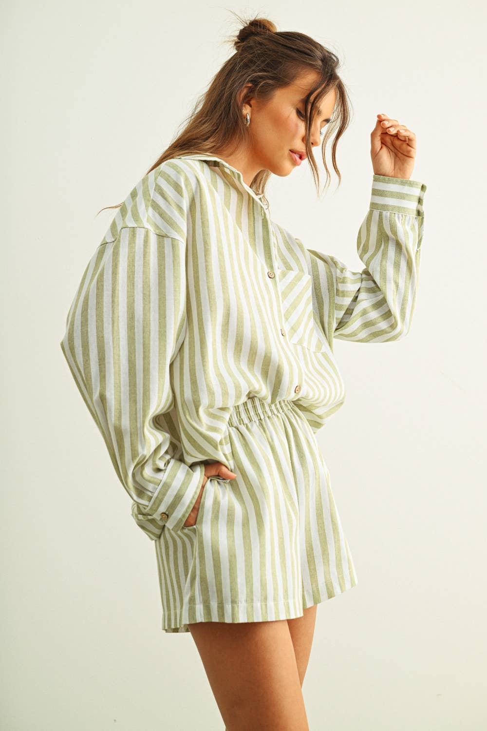 STRIPED ELASTIC BAND WAIST SHORTS