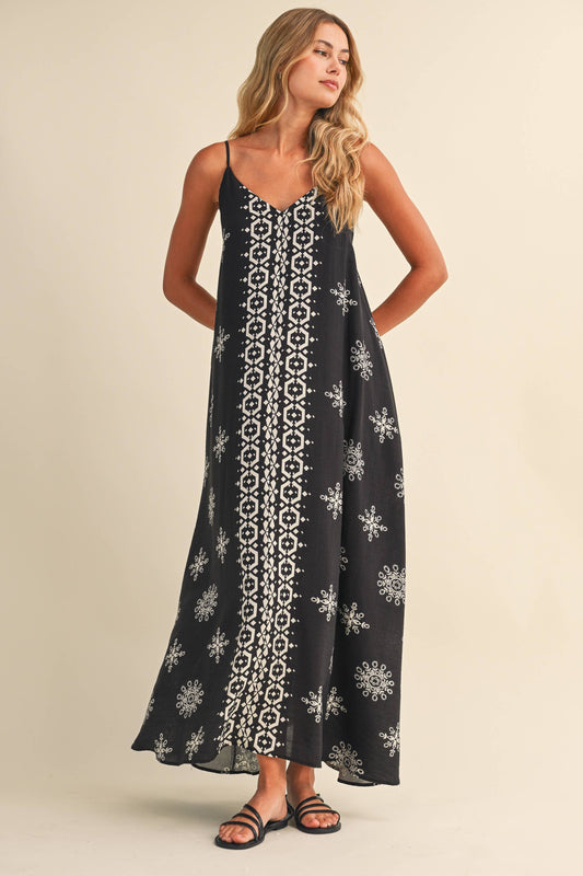 FLOWY SLEEVELESS MAXI DRESS