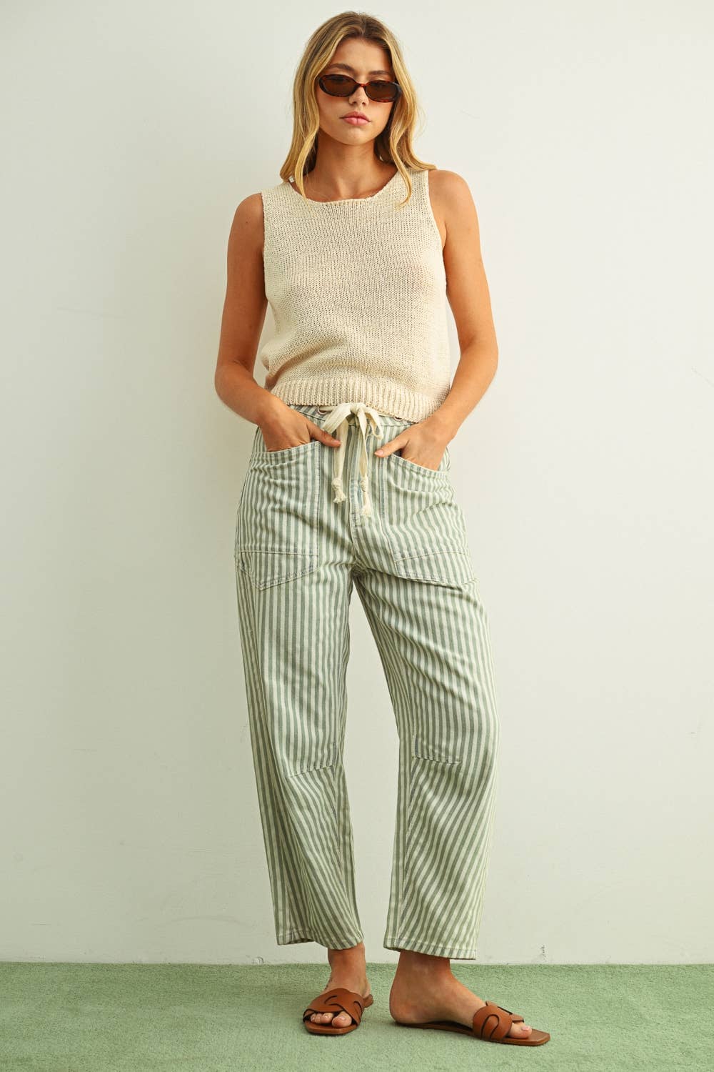 SLEEVELESS ROUNDNECK KNITTED TOP