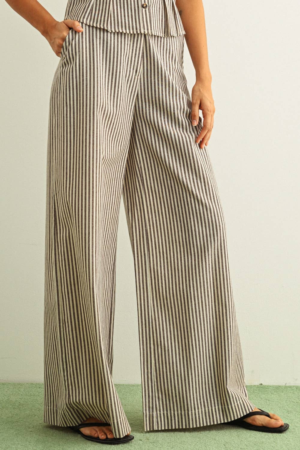 STRIPED PATTERN WIDE LEG TROUSER