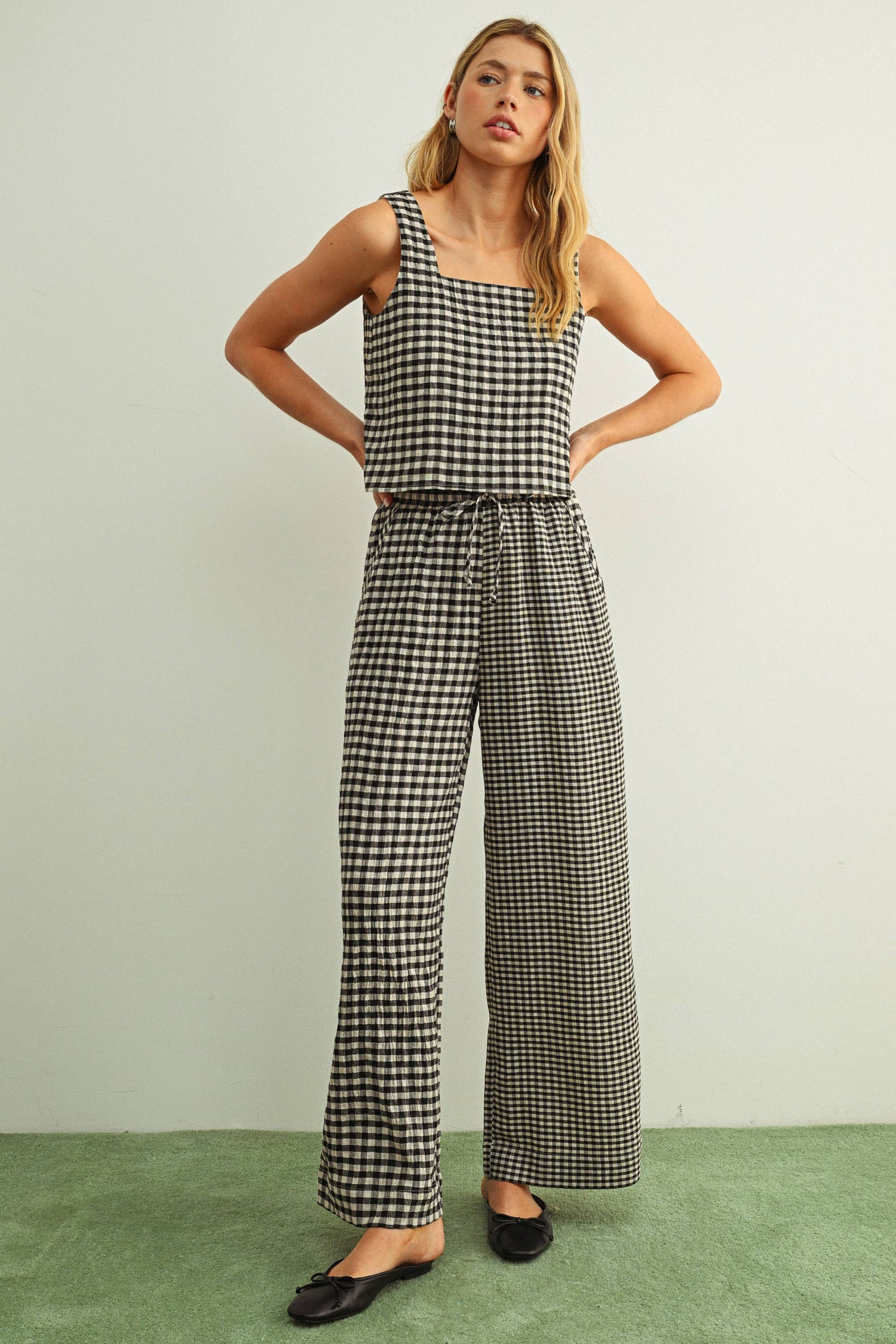 GINGHAM SQUARE NECK SLEEVELESS TOP